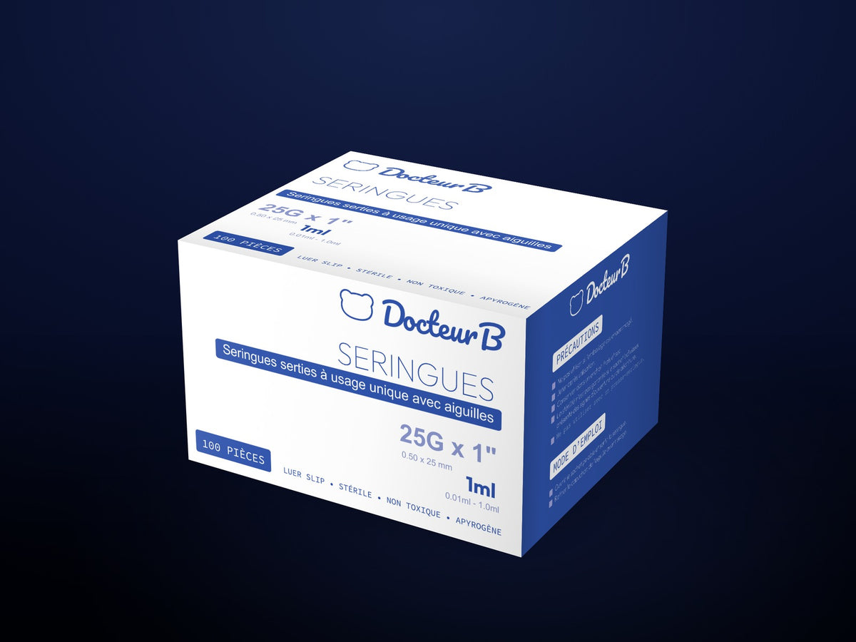 Boîte de 100 seringues 1 ml Docteur B avec aiguille 25G – vue 3/4 sur fond sombre